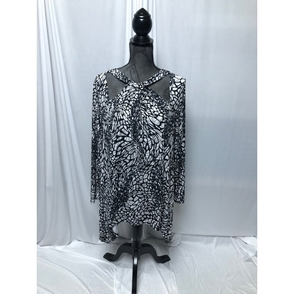 Denim 24/7 Top Womens Size 1X Black White Twist Cutout Neckline Stretchy Tunic